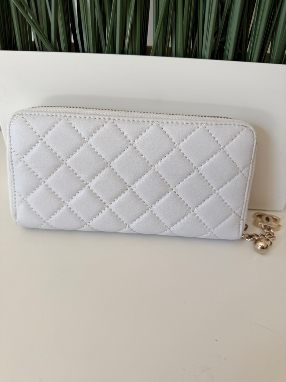Quilted White Zip-Around Wallet for Women - Picture 2 of 4